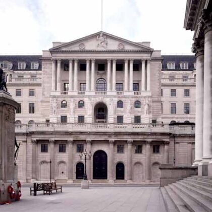 В 1939 г. Банк Англии передал Гитлеру золотой запас Чехословакии (ок. 25 т).