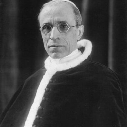 Римский папа Пий XII был ярым сторонником Гитлера и Муссолини.