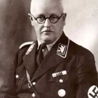 Казначей НСДАП Ф. Шварц слишком много знал и был отравлен в 1947 г. в лагере.