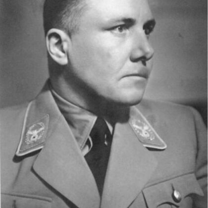 М. Борман курировал захоронение и инвестиции «сокровищ Рейха» по плану «Закат Солнца».