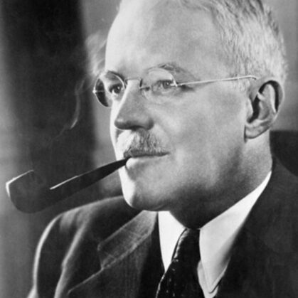 В 1942–45 гг. А. Даллес возглавлял особую миссию УСС США в Швейцарии.