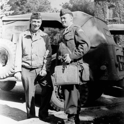Первые «монументалисты» высадились на Сицилии летом 1943 г. Слева – М. Хэммонд.