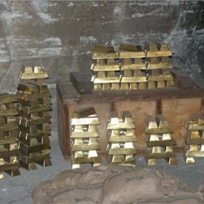 Золотые слитки Рейхсбанка, найденные американцами в шахте Меркерс. Апрель 1945 г.