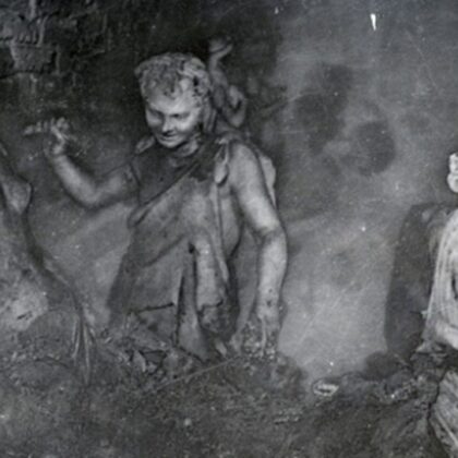 Скульптуры Павловского дв-ца, закопанные летом 1941 г. в его подвалах. 