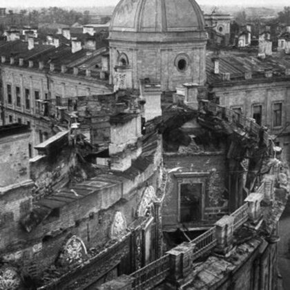 Руины Гатчинского д-ца вскоре после освобождения Гатчины Красной армией. 1944 г.