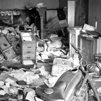 Разграбленный немцами и испанцами Александровский д-ц. Январь 1944 г.