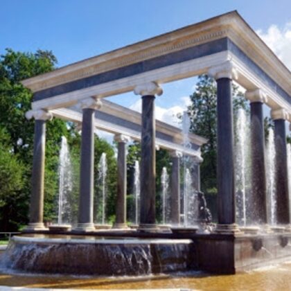 Разрушенный немцами и воссозданный Львиный каскад. Арх. А.И. Штакеншнейдер. 1850-е гг.