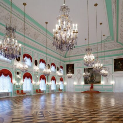 Тронный зал Большого Петергофского д-ца. Арх. Ю.М. Фельтен. 1770- е гг.