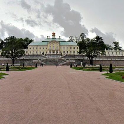 Большой Меншиковский д-ц в Ораниенбауме. 1711-27. Арх. Ф. Фонтана, А. Шлютер и др.