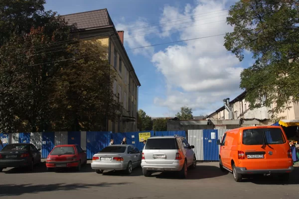 Б. ул. Ланге Райе. Слева был музей, справа – гараж гестапо, под ним бункер. Фото А.М. 2011