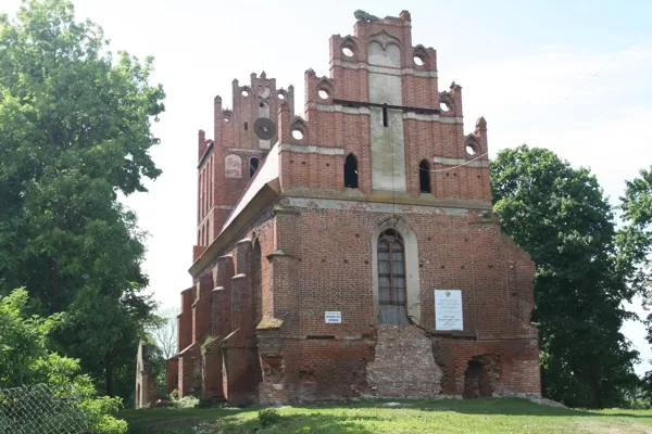Тевтонская церк. в Тарау близ Кёнигсберга с возм. тайником 1945 г. Фото А.М. Май 2012 г. 