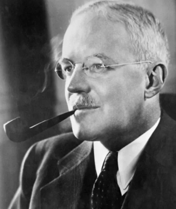 В 1942–45 гг. А. Даллес возглавлял особую миссию УСС США в Швейцарии.