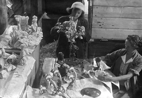 Эвакуация музейных ценностей ленинградских дворцов. Лето 1941 г.