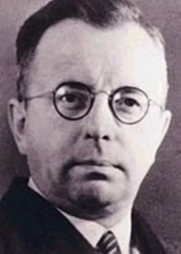 Доктор А. Роде, собравший в Кёнигсберг. замке «немецкую Янтарную комнату». 