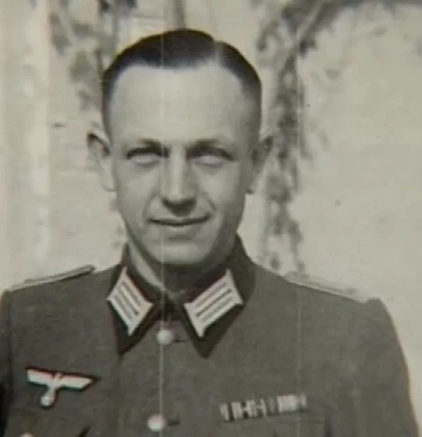 Обер-лейтенант В. Ахтерманн, похитивший мозаику «Осязание и обоняние». 
