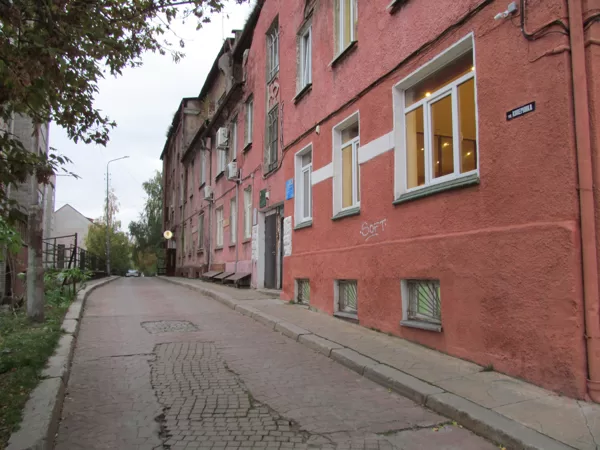 В «бункере Роде» под этими домами в начале 1945 г. хранилась «немецкая ЯК».