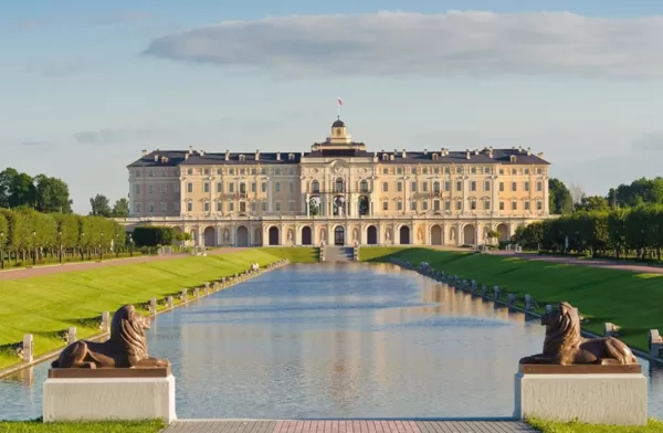 Возрожденный Константиновский д-ц в Стрельне. Арх. Ж.-Б. Леблон. 1720-е гг. (достраивался)