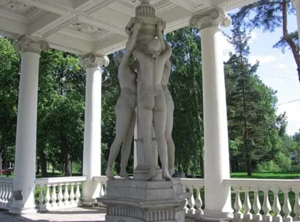 Павильон Трех граций (скульп. П. Трискорни, 1803 г.) в Собственном садике Павловского двор